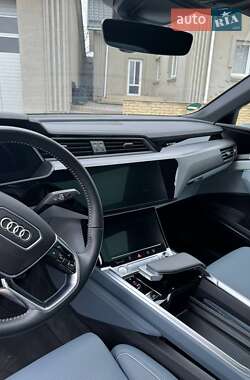 Внедорожник / Кроссовер Audi e-tron 2020 в 