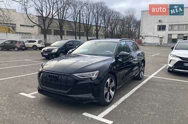 Внедорожник / Кроссовер Audi e-tron 2021 в 