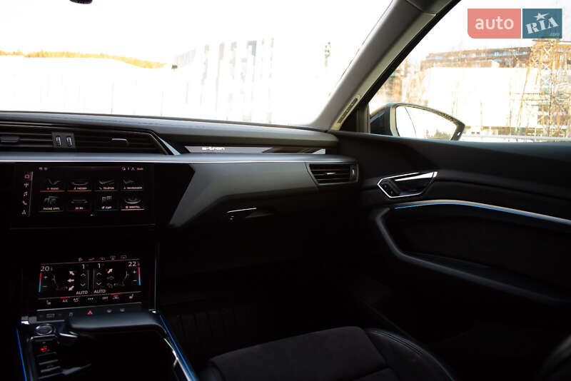 Позашляховик / Кросовер Audi e-tron 2019 в Києві