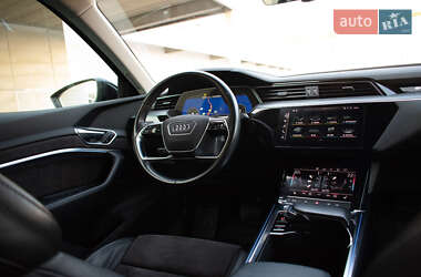 Внедорожник / Кроссовер Audi e-tron 2019 в 