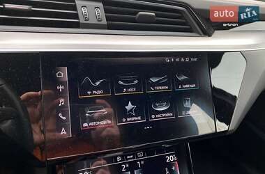 Позашляховик / Кросовер Audi e-tron 2021 в 