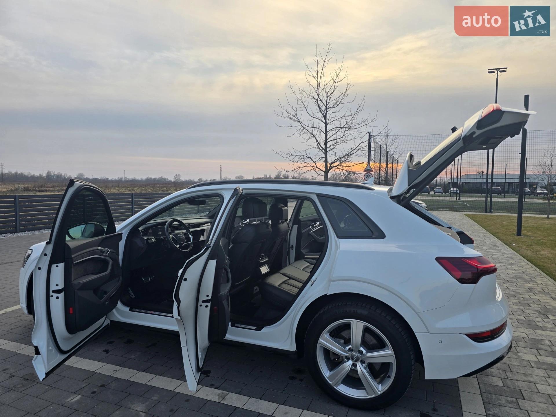 2020 Audi e-tron - мініатюра 16