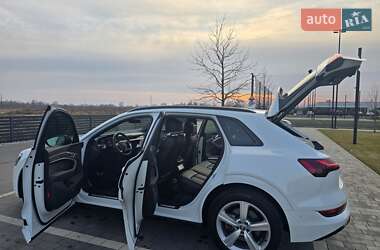 Внедорожник / Кроссовер Audi e-tron 2020 в 
