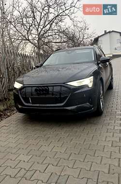 Внедорожник / Кроссовер Audi e-tron 2019 в 