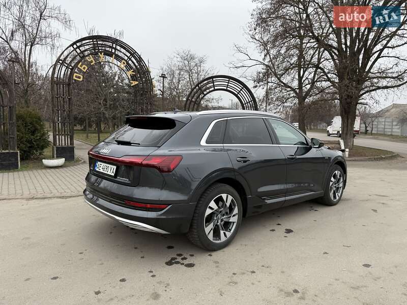 Позашляховик / Кросовер Audi e-tron 2019 в Дніпрі