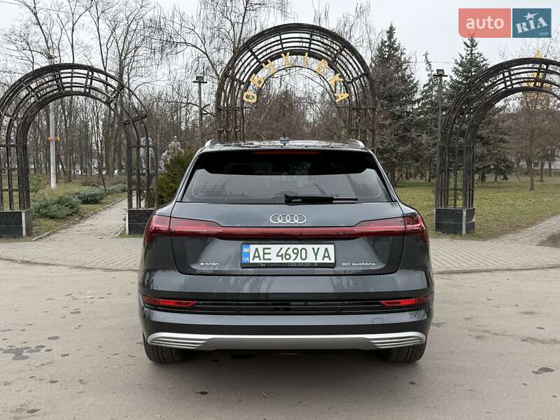 Позашляховик / Кросовер Audi e-tron 2019 в Дніпрі