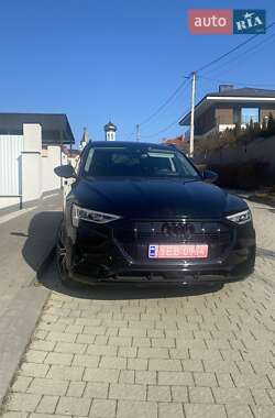Внедорожник / Кроссовер Audi e-tron 2019 в 