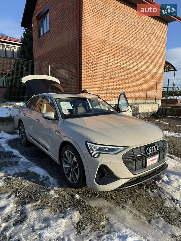 Позашляховик / Кросовер Audi e-tron 2020 в Чернівцях