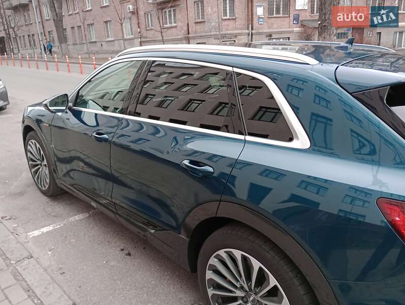 Внедорожник / Кроссовер Audi e-tron 2019 в Киеве