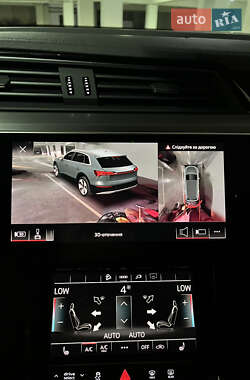 Позашляховик / Кросовер Audi e-tron 2021 в 