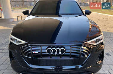 Внедорожник / Кроссовер Audi e-tron 2021 в 