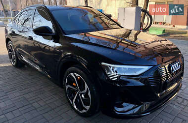 Внедорожник / Кроссовер Audi e-tron 2021 в 
