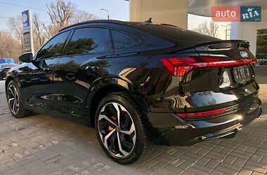 Внедорожник / Кроссовер Audi e-tron 2021 в 