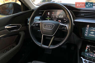 Внедорожник / Кроссовер Audi e-tron 2021 в 