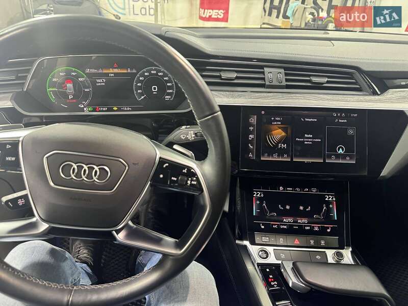 Позашляховик / Кросовер Audi e-tron 2022 в Києві