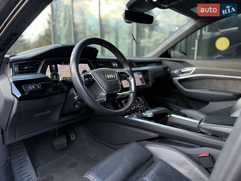 Позашляховик / Кросовер Audi e-tron 2018 в Львові фото 37 Позашляховик / Кросовер Audi e-tron 2018 в Львові