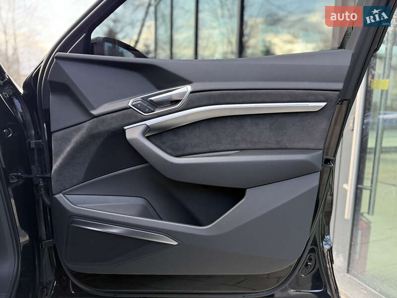 Позашляховик / Кросовер Audi e-tron 2018 в Львові фото 67 Позашляховик / Кросовер Audi e-tron 2018 в Львові