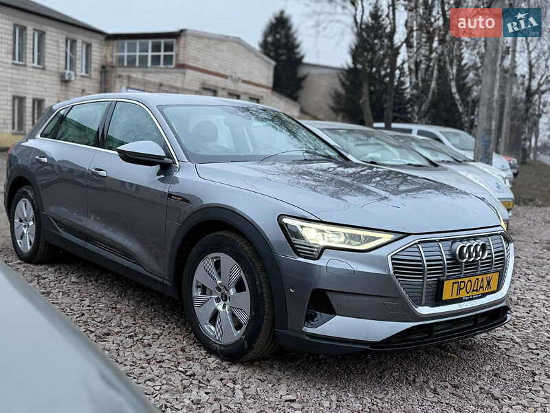 Внедорожник / Кроссовер Audi e-tron 2020 в 