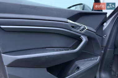 Внедорожник / Кроссовер Audi e-tron 2020 в 