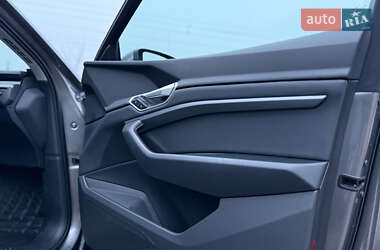 Внедорожник / Кроссовер Audi e-tron 2020 в 