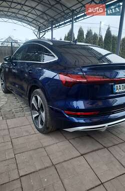 Внедорожник / Кроссовер Audi e-tron 2021 в 
