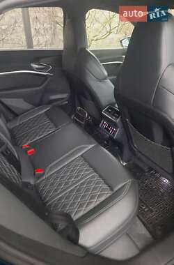 Внедорожник / Кроссовер Audi e-tron 2021 в 
