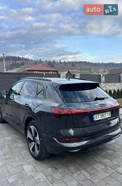Внедорожник / Кроссовер Audi e-tron 2021 в 