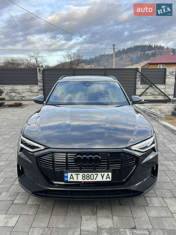 Внедорожник / Кроссовер Audi e-tron 2021 в 