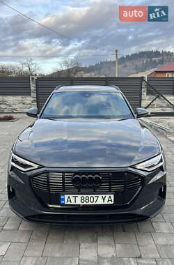 Внедорожник / Кроссовер Audi e-tron 2021 в 