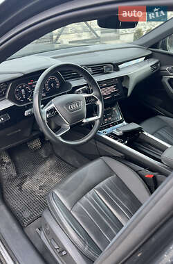 Внедорожник / Кроссовер Audi e-tron 2021 в 
