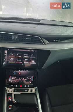 Внедорожник / Кроссовер Audi e-tron 2019 в 