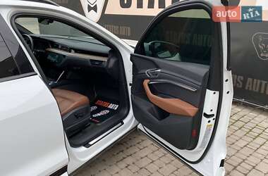 Внедорожник / Кроссовер Audi e-tron 2021 в 