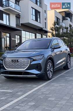 Позашляховик / Кросовер Audi e-tron 2023 в 