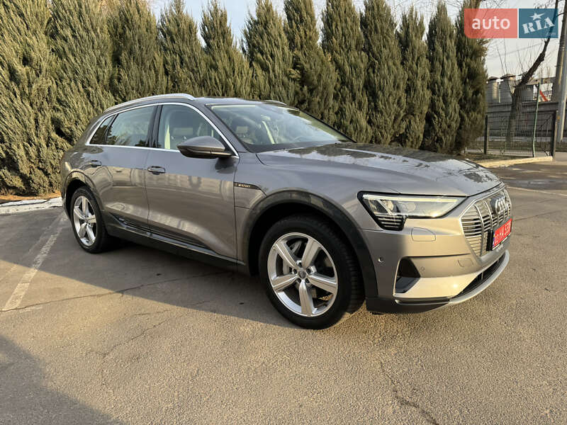 Внедорожник / Кроссовер Audi e-tron 2019 в 
