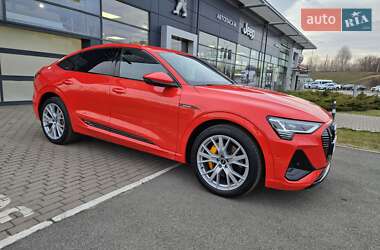 Позашляховик / Кросовер Audi e-tron 2021 в 