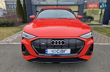 Позашляховик / Кросовер Audi e-tron 2021 в 