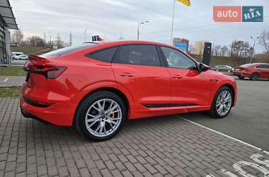 Позашляховик / Кросовер Audi e-tron 2021 в 