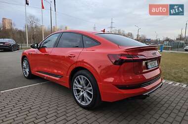 Позашляховик / Кросовер Audi e-tron 2021 в 