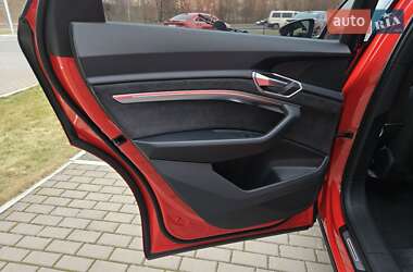 Позашляховик / Кросовер Audi e-tron 2021 в 