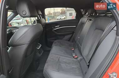 Позашляховик / Кросовер Audi e-tron 2021 в 