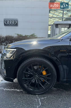 Внедорожник / Кроссовер Audi e-tron 2022 в 