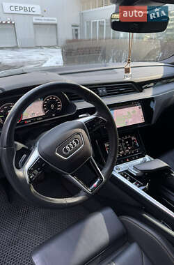 Внедорожник / Кроссовер Audi e-tron 2022 в 