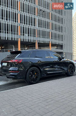 Внедорожник / Кроссовер Audi e-tron 2022 в 