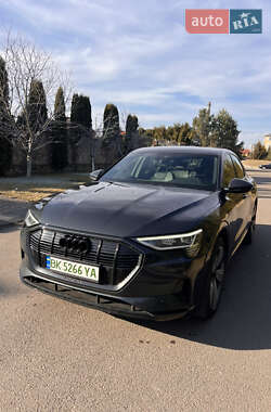 Внедорожник / Кроссовер Audi e-tron 2021 в Ровно