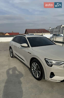Внедорожник / Кроссовер Audi e-tron 2020 в 