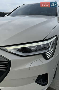 Внедорожник / Кроссовер Audi e-tron 2020 в 