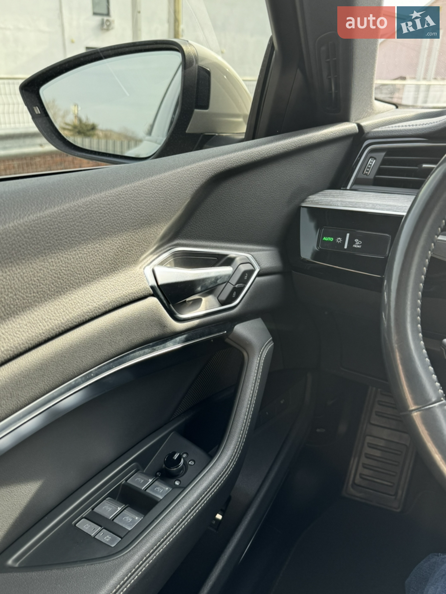 2020 Audi e-tron - мініатюра 18