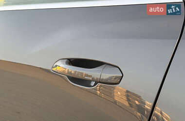 Внедорожник / Кроссовер Audi e-tron 2019 в 
