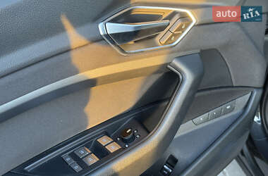 Внедорожник / Кроссовер Audi e-tron 2019 в 