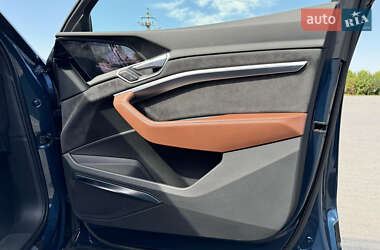 Внедорожник / Кроссовер Audi e-tron 2019 в 